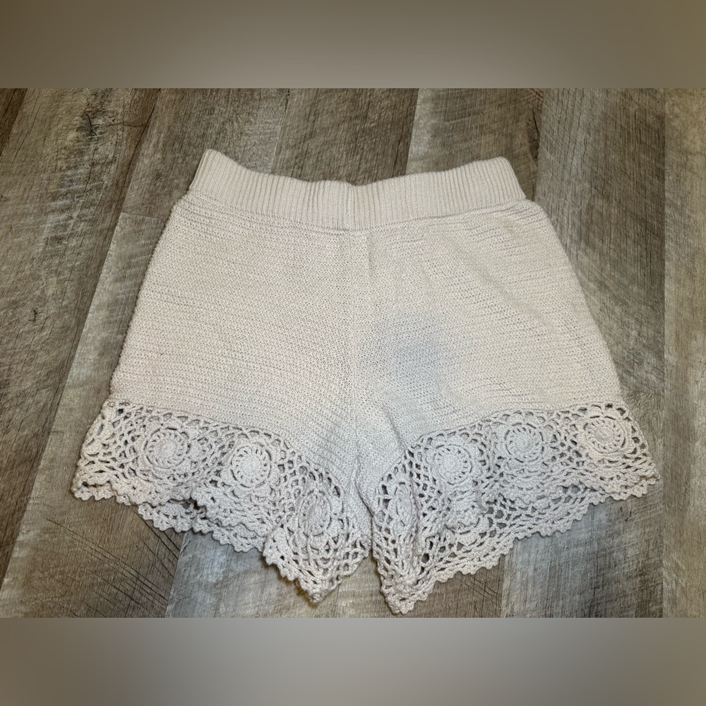 Sincerely Jules Women's Cream Crochet Trim Shorts